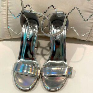 NEW Lov Mark iridescent Silver Heeled Sandal Size 6